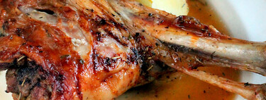 Pierna de cordero al horno, nuestra mejor receta para una carne jugosa y llena de sabor