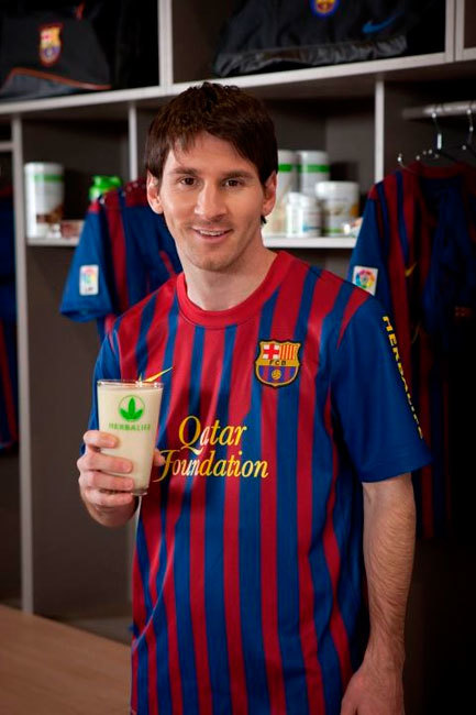 Messi ya puedes ir comprando mini-equipación futbolera para tu criatura