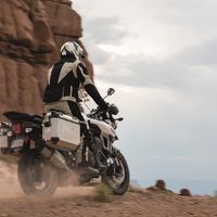 Triumph te ayuda a decidirte regalando las maletas Expedition (735 €) al comprar una Tiger