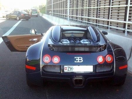 "El Vaquilla" polaco roba un Bugatti Veyron Grand Sport Sang Bleu y lo abandona en la autopista