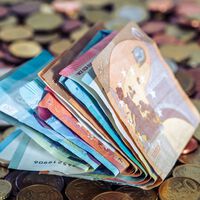 Este es el dinero que puedes dar a un familiar sin pagar impuestos: qué ocurre con las transferencias 