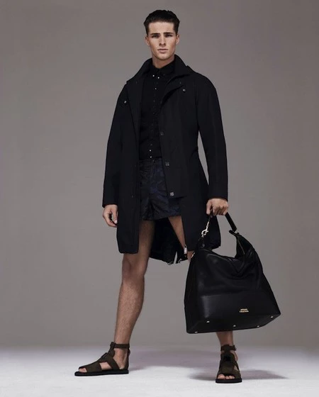 ¿Un Versace fácil de poner y asequible? Pues parece que la Primavera-Verano 2014 nos lo trae...