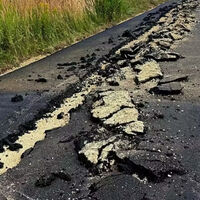 Un agricultor destruye 200 metros de una carretera recién asfaltada porque creía que era suya. Ahora se enfrenta a 10 años de cárcel 