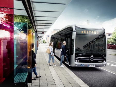 Mercedes‑Benz quiere borrar del mapa a los autobuses convencionales con el eCitaro (empezando por Alemania)