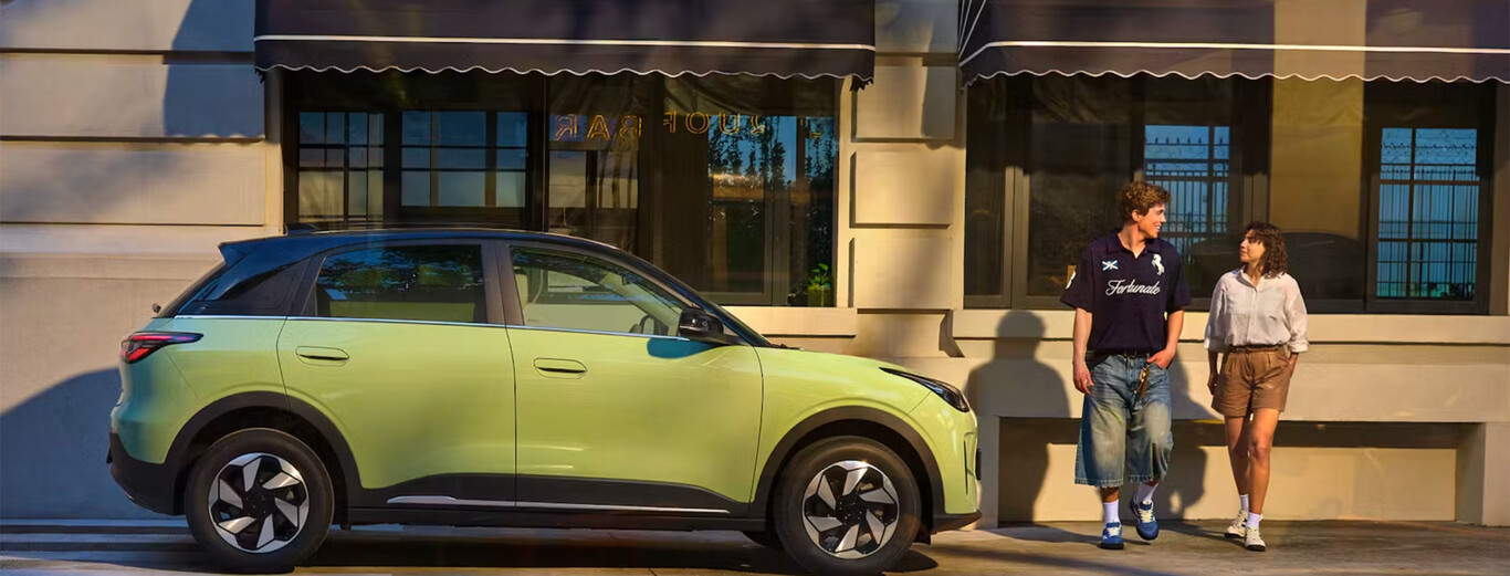 El coche más vendido de China acaba de poner rumbo a Europa. Tiene varios argumentos más allá de ser eléctrico