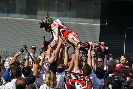 ¿Te perdiste la celebración de Marc Márquez? ¡Give me five!