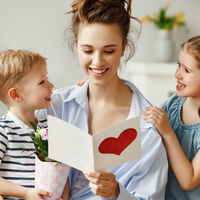 Tres poemas con sentimiento para el Día de la Madre creados por la inteligencia artificial 