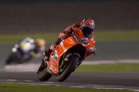 MotoGP Qatar 2010: Stoner, Rossi y Lorenzo mandan en el primer asalto de MotoGP
