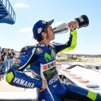 El implacable Valentino, la nueva MT-07 Tracer y las pruebas de Triumph clásicas