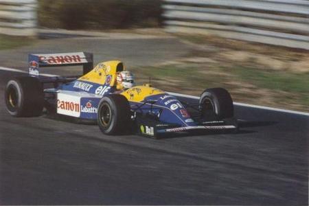 El Red Bull RB6 tiene un espejo donde mirarse