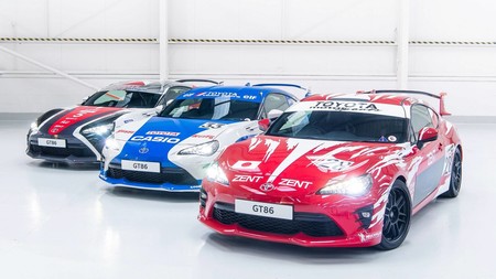 Estos tres Toyota GT 86 celebran la historia de la marca japonesa en Le Mans, en la 86ª edición de la carrera