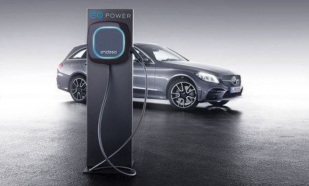 Mercedes-Benz ofrecerá la instalación de puntos de carga doméstica de Endesa al comprar sus híbridos enchufables