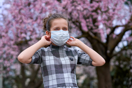 Dermatitis y picor por el uso de mascarillas: qué podemos hacer para aliviar y prevenir estas molestias en la piel del niño