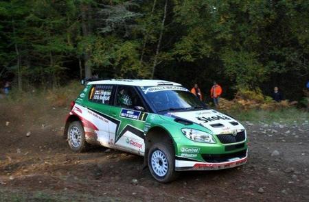 Juho Hanninen celebra su titulo del IRC con la victoria en Escocia