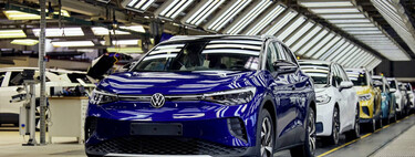 "El futuro es eléctrico, pero los motores de gasolina no están acabados". Volkswagen iba a apostarlo todo a los coches de baterías, pero invertirá uno de cada tres euros en coches de combustión 