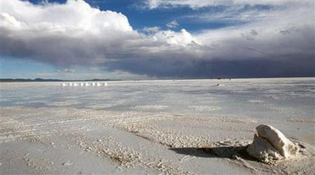 Bolivia podría abrir una planta para fabricar baterías de litio