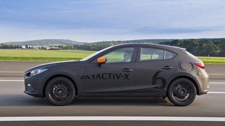 Mazda se abre camino con un nuevo motor de gasolina que quiere competir con los eléctricos: el Skyactiv-3