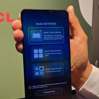 NXTPAPER 60 Ultra, el celular con alma de libro electrónico de TCL que llega a Colombia con una pantalla mate de 7,2 pulgadas que imita el papel y siete modos para cuidar tu vista 