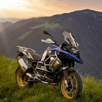 BMW R 1250 GS Adventure: La reina de las maxitrail mira aún más lejos con 30 litros de depósito para 136 CV