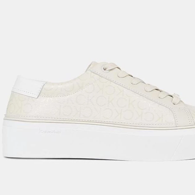 Zapatillas de mujer en combinación de materiales con plataforma
