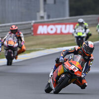 Pedro Acosta ya tiene tentaciones de MotoGP y en KTM quieren asegurarse su futuro pero pasando por Moto2 en 2022