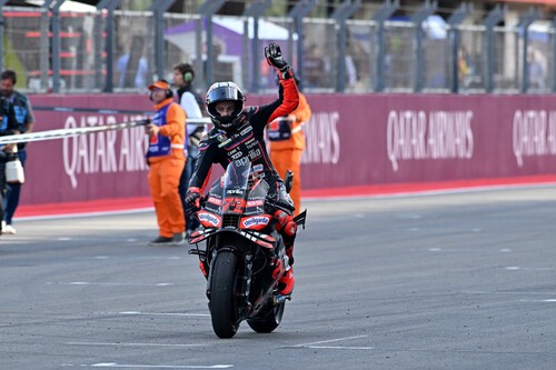 Marco Bezzecchi se saca la espina en Portimao y otra caída de Pecco Bagnaia le deja a merced de Pedro Acosta 