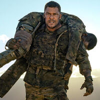 Alan Ritchson quiere ser el nuevo Arnold Schwarzenegger. De momento ya tiene su propia Predator (pero con un Metal Gear)