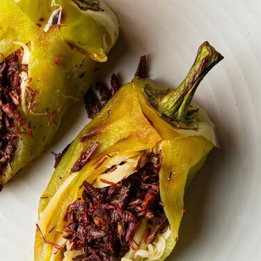 Prepara ají relleno con queso y carne en solo 45 minutos para una cena exprés