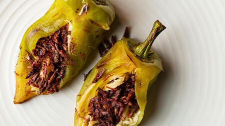 Prepara ají relleno con queso y carne en solo 45 minutos para una cena exprés