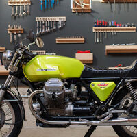 Cinquenta e cinco anos atrás, um engenheiro construiu uma motocicleta revolucionária em seu porão e a batizou com o nome de um cachorro; ele acabou salvando uma marca italiana lendária 