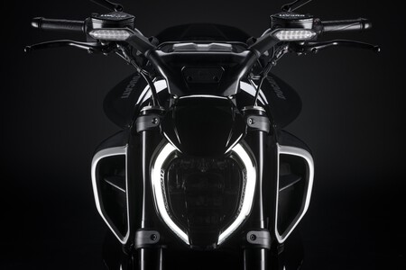 Ducati Diavel V4 2023 004
