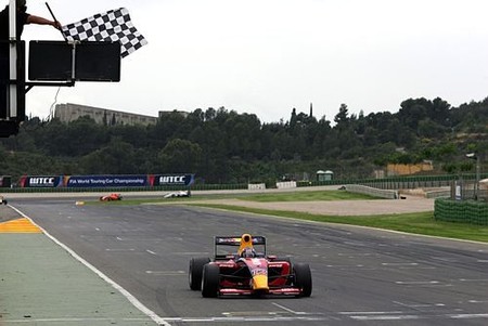 Robert Wickens dos de dos en Valencia, los españoles mejoran