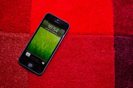 ¿Realmente merece la pena comprar un iPhone 5 libre? Comparamos las tarifas de los principales operadores y OMV