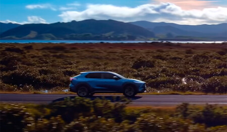 El Subaru Solterra, en acción por primera vez en vídeo: cuenta atrás para el primer eléctrico de la marca