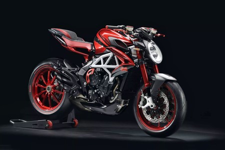MV Agusta ha vuelto a dejar a Lewis Hamilton diseñar una moto: la Brutale 800 RR LH44 de 24.144 euros