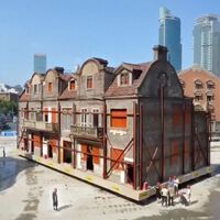 En España tardamos años en soterrar una carretera. En China, 432 robots han movido un edificio histórico de 7.500 toneladas en 21 días