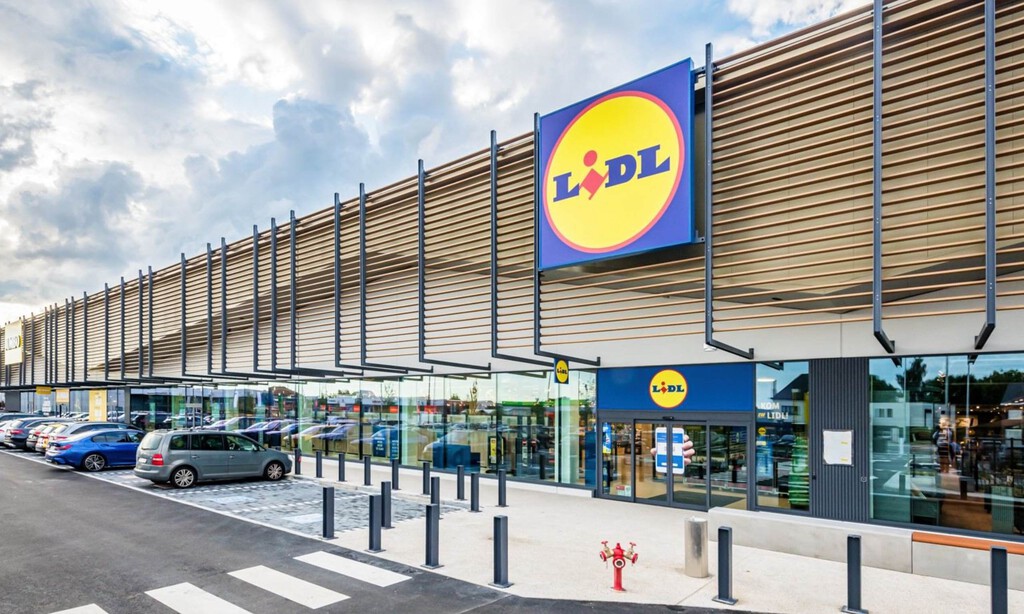 Llegan a Lidl el viernes 3 de julio (por menos de 7 euros) las sombrillas más veraniegas y divertidas para tu terraza o jardín
