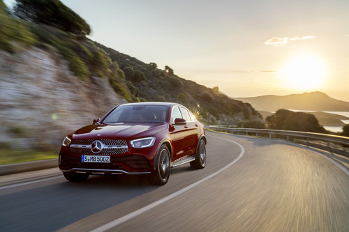 Así es el renovado Mercedes-Benz GLC Coupé 2019: misma esencia pero mild-hybrid y con interior digital
