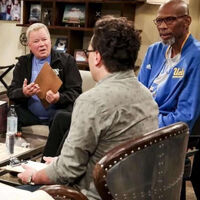 Tenía que salir en la serie, pero The Big Bang Theory solo lo logró de una forma: invitándole a jugar una partida de D&D