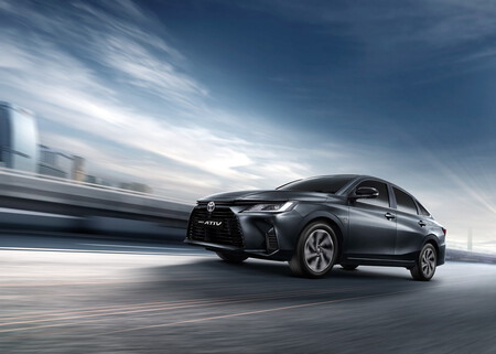 El Toyota Yaris Sedán 2023 sube de nivel con una nueva generación que pronto estará en México