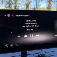 Por fin he conseguido que Apple Music funcione de verdad en Android Automotive sin depender del móvil