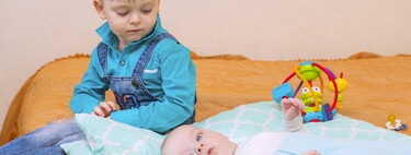 El rey de la casa se siente desplazado: cómo afecta a los niños 'el síndrome del príncipe destronado' ante la llegada del bebé