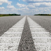 ¿Por qué las líneas blancas de la carretera suenan cuando te vas a salir? ¿De qué están hechas? ¿Cómo están hechas?