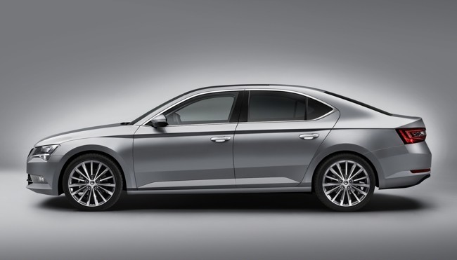 Skoda Superb 2015 Perfil