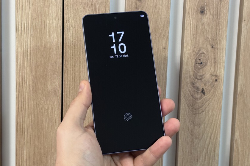 Si la pantalla siempre activa de tu móvil se apaga sola, no siempre falla: suele haber una opción escondida detrás