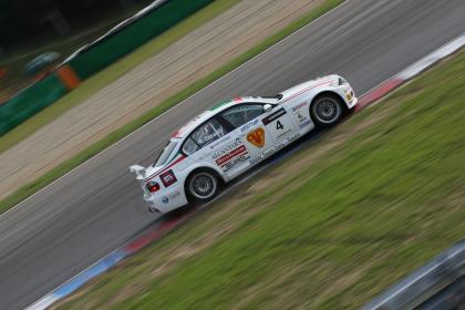 Tarquini refuerza sus opciones de título en Brno
