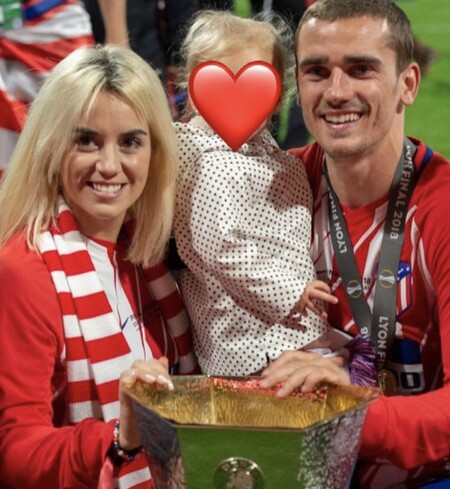 Griezmann ha sido padre por tercera vez y sus tres hijos han nacido el mismo día: ¡eso es puntería!