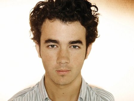 Kevin Jonas, tanto esperar para dejar de ser virgen ¿para esto...?