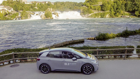 El Volkswagen ID.3 supera las cifras de autonomía viajando de Alemania a Suiza