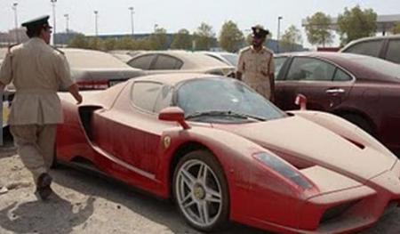 La nueva moda en Dubai: abandonar autos de súper lujo en los estacionamientos